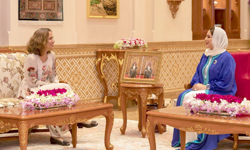 പ്ര​ഥ​മ വ​നി​ത​യു​മാ​യി  കൂ​ടി​ക്കാ​ഴ്ച ന​ട​ത്തി