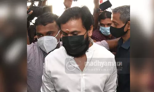 തനിക്കറിയില്ലെന്ന്​ പറയുന്ന ഐ ഫോൺ ദിലീപ്​ എട്ടു മാസം ഉപയോഗിച്ചെന്ന്​ പ്രോസിക്യൂഷൻ