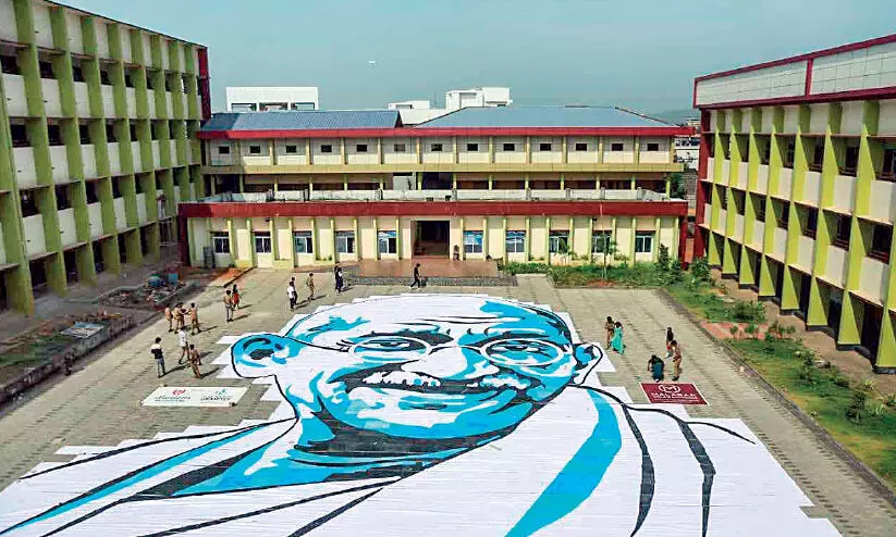 സ്കൂൾമുറ്റം നിറഞ്ഞ് ഗാന്ധി; വ്യത്യസ്​തം ഈ റിപ്പബ്ലിക് ദിനാഘോഷം