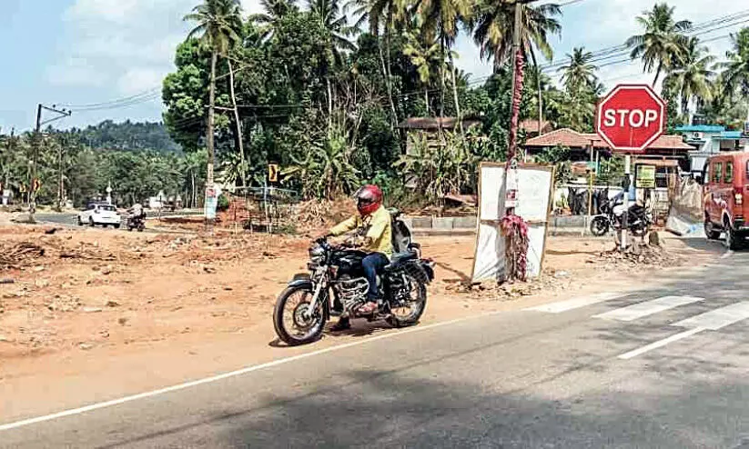 ദേശീയപാത വികസനം: ഇടിമൂഴിക്കൽ അങ്ങാടി ഇനി ഓർമ