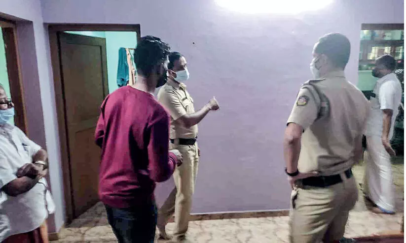 കല്യാണവീട്ടിൽ പട്ടാപകൽ മോഷണം; 19 പവനും 20,000 രൂപയും നഷ്ടപ്പെട്ടു