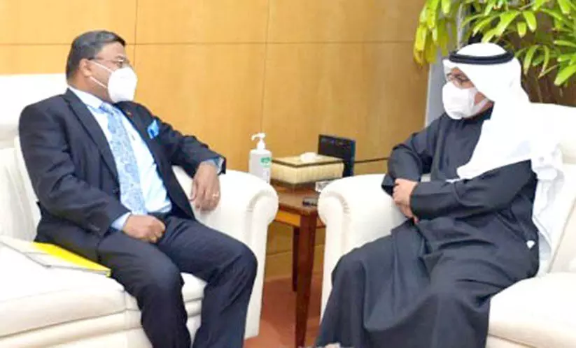 അം​ബാ​സ​ഡ​ർ എ​ണ്ണ​മ​ന്ത്രി​യു​മാ​യി ച​ർ​ച്ച ന​ട​ത്തി