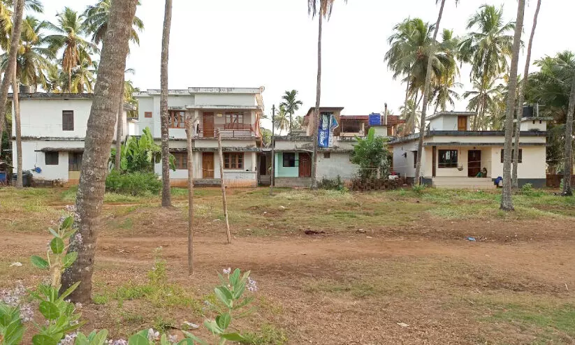 ഈ കോളനിയും ഇല്ലാതാവുമോ? സിൽവർ ലൈൻ പദ്ധതിക്കായി വീടുകൾ കുടിയൊഴിപ്പിക്കൽ ഭീഷണിയിൽ ഈ കോളനിയും ഇല്ലാതാവുമോ? സിൽവർ ലൈൻ പദ്ധതിക്കായി വീടുകൾ കുടിയൊഴിപ്പിക്കൽ ഭീഷണിയിൽ