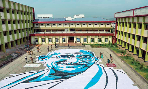 സ്കൂൾമുറ്റം നിറഞ്ഞ് ഗാന്ധി; വ്യത്യസ്​തം ഈ റിപ്പബ്ലിക് ദിനാഘോഷം