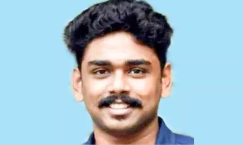 കാ​റി​ല്‍ ബൈ​ക്കി​ടി​ച്ച്​ വി​ദ്യാ​ർ​ഥി മ​രി​ച്ചു