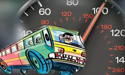 വേഗപ്പൂട്ടില്ല; അപകടത്തിലേക്ക് കുതിച്ച് സ്വകാര്യ ബസുകൾ