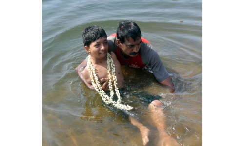 മരണക്കുഴികൾ വഴിമാറി; ആസിമിന് മുന്നിൽ പെരിയാറും കീഴടങ്ങി