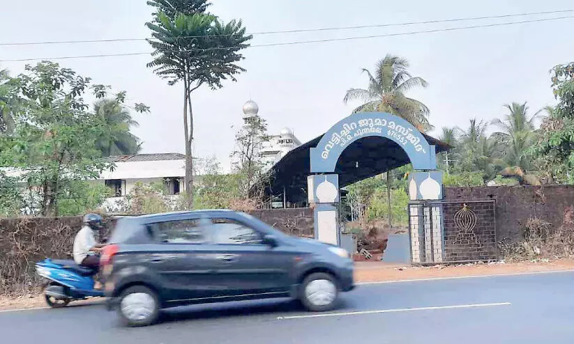 ദേ​ശീ​യ​പാ​ത വി​ക​സ​ന​ത്തി​ന് ഖബറിടം വിട്ടുനൽകി മഹല്ല് കമ്മിറ്റി