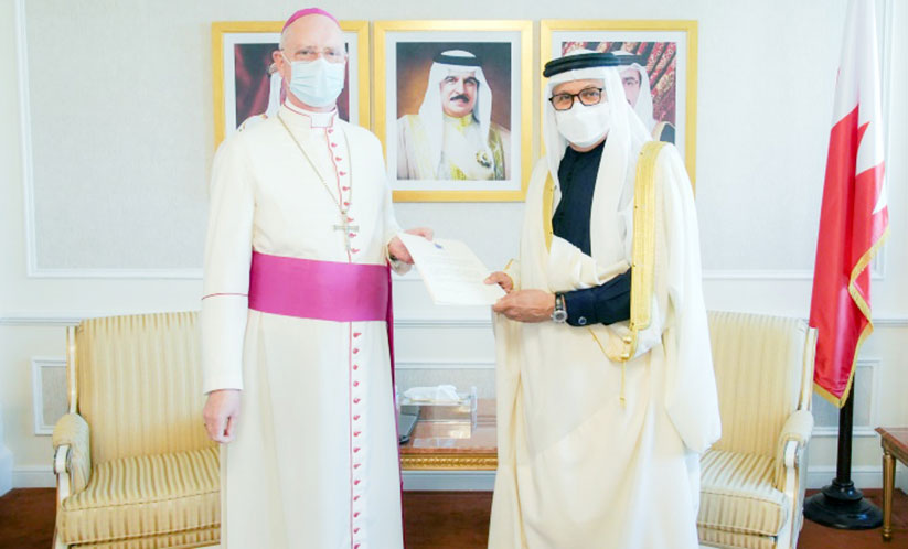 ഹമദ് രാജാവിനുള്ള വത്തിക്കാൻ പോപ്പിന്റെ സന്ദേശം മന്ത്രി ഏറ്റുവാങ്ങി ഹമദ് രാജാവിനുള്ള വത്തിക്കാൻ പോപ്പിന്റെ സന്ദേശം മന്ത്രി ഏറ്റുവാങ്ങി