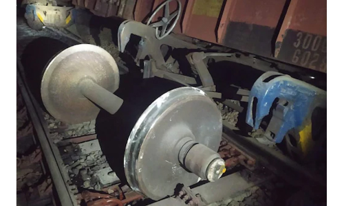 ആലുവയിൽ ഗുഡ്സ് ട്രെയിൻ പാളം തെറ്റി; അപകടമുണ്ടായത് ട്രാക് മാറുന്നതിനിടെ, അഞ്ച് ട്രെയിനുകൾ റദ്ദാക്കി