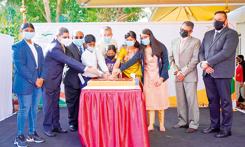 ത്രിവർണത്തിളക്കത്തിൽ റിപ്പബ്ലിക്​ ദിനാഘോഷം