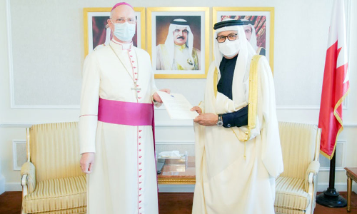 ഹ​മ​ദ്​ രാ​ജാ​വി​നു​ള്ള വ​ത്തി​ക്കാ​ൻ പോ​പ്പി​ന്‍റെ സ​​ന്ദേ​ശം മ​ന്ത്രി ഏ​റ്റു​വാ​ങ്ങി