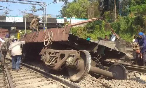 aluva derailed train