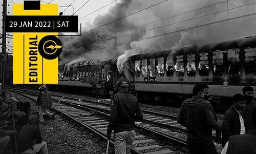 റെ​യി​ൽ​വേ ട്രാ​ക്കി​ലെ യു​വ​രോ​ഷം