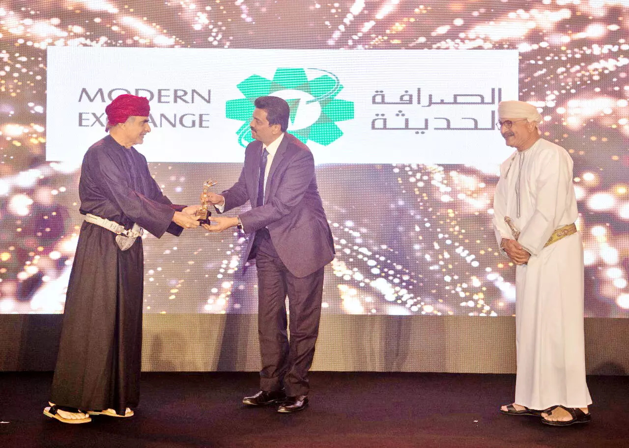 ഒമാ​‍െൻറ വിശ്വസ്​ത ബ്രാൻഡ്​: മോഡേൺ എക്സ്ചേഞ്ചിന്​ പുരസ്കാരം