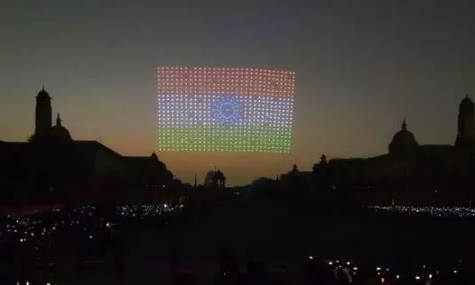 ആയിരം ഡ്രോണുകൾ മാനത്ത് മിന്നി; റിപബ്ലിക് ദിനാഘോഷങ്ങൾക്ക് വർണാഭമായ കൊടിയിറക്കം