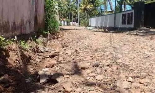 റോഡ് നന്നാക്കണം