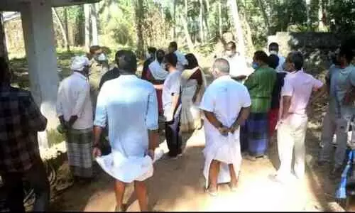 മാലിന്യ നിക്ഷേപം: പ്രതിഷേധവുമായി നാട്ടുകാർ