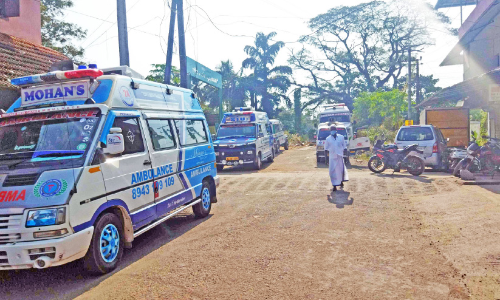വടകരയിൽ ആംബുലൻസ് ഡ്രൈവർമാർ കൊമ്പുകോർക്കുന്നത് രോഗികളെ വലക്കുന്നു