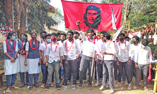 ക​ണ്ണൂ​ർ സ​ർ​വ​ക​ലാ​ശാ​ല തെ​ര​ഞ്ഞെ​ടു​പ്പ്: വയനാട്ടിൽ മു​ഴു​വ​ൻ സീ​റ്റി​ലും വി​ജ​യി​ച്ചെ​ന്ന്​ എ​സ്.​എ​ഫ്.​ഐ