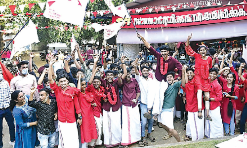 കോളജ് യൂനിയൻ: കാസർകോട് ജില്ലയിൽ എസ്.എഫ്.ഐ മേധാവിത്വം കോളജ് യൂനിയൻ: കാസർകോട് ജില്ലയിൽ എസ്.എഫ്.ഐ മേധാവിത്വം