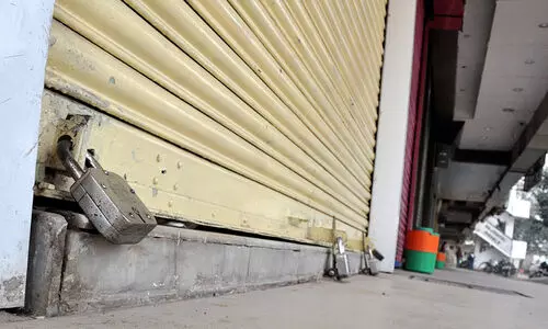 ദേശീയ പണിമുടക്കിൽ വാഹനം തടയുന്നവർക്കെതിരെ ശിക്ഷാനടപടി സ്വീകരിക്കണമെന്ന് ഹൈകോടതിയിൽ ഹരജി