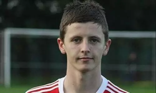 കളിക്കിടെ വില്ലനായി ഹൃദയാഘാതം; ഇംഗ്ലീഷ് ഫുട്ബോള്‍ താരത്തിന് ദാരുണാന്ത്യം