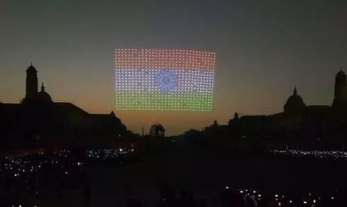 ആയിരം ഡ്രോണുകൾ മാനത്ത് മിന്നി; റിപബ്ലിക് ദിനാഘോഷങ്ങൾക്ക് വർണാഭമായ കൊടിയിറക്കം