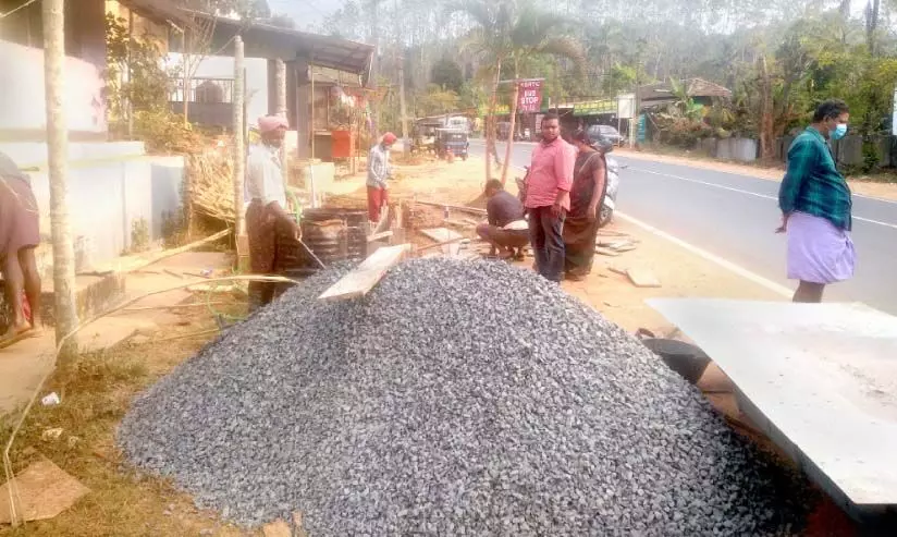 യാ​ത്ര​ക്കാ​രു​ടെ കാ​ത്തി​രി​പ്പി​ന് വി​രാ​മ​മാ​കു​ന്നു; വൈ​ത്തി​രി​യി​ൽ അ​ഞ്ചി​ട​ങ്ങ​ളി​ൽ ബ​സ് കാ​ത്തി​രി​പ്പു കേ​ന്ദ്ര​ങ്ങ​ളു​യ​രും