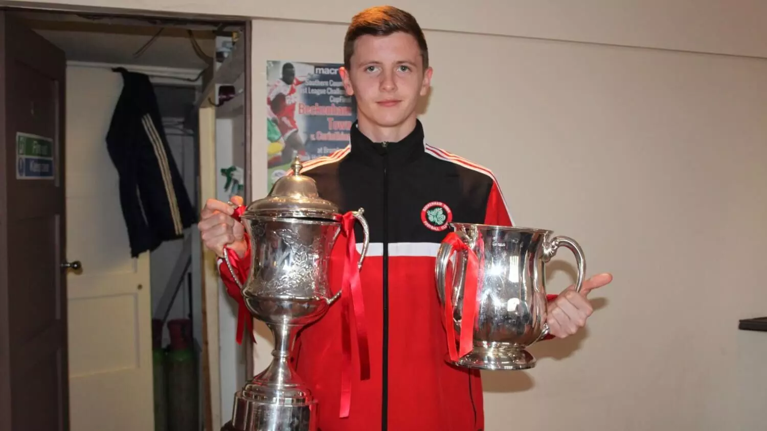 ബ്രിട്ടീഷ്​ ഫുട്​ബാൾ താരം ദുബൈയിൽ കളിക്കിടെ കുഴഞ്ഞുവീണ്​ മരിച്ചു