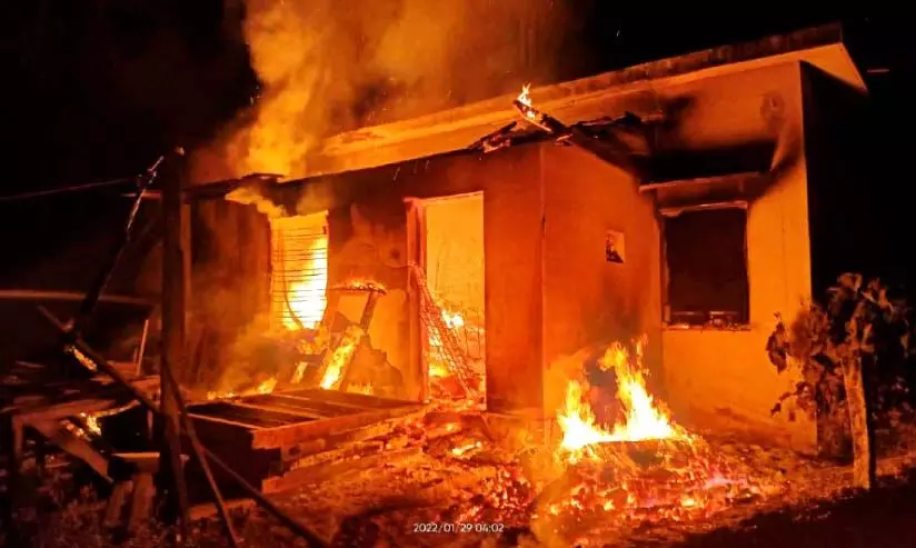 ഫർണിച്ചർ നിർമാണ യൂനിറ്റ് കത്തിനശിച്ചു