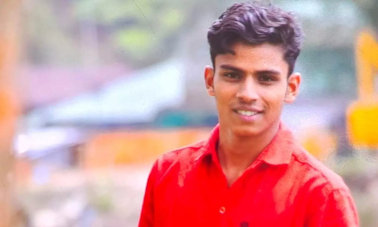 മൂന്നാറിൽ കൊക്കയിൽ വീണ് യുവാവിന് ദാരുണാന്ത്യം മൂന്നാറിൽ കൊക്കയിൽ വീണ് യുവാവിന് ദാരുണാന്ത്യം