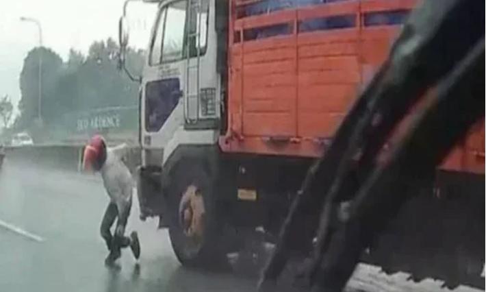 That presence of mind must be acknowledged; Video of a young That presence of mind must be acknowledged; Video of a young