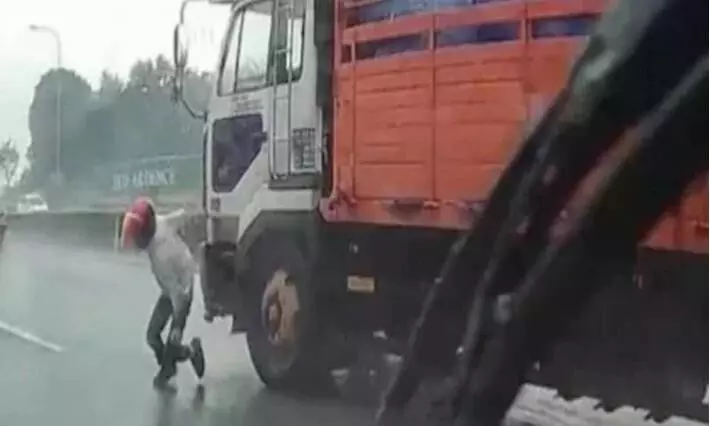 That presence of mind must be acknowledged; Video of a young