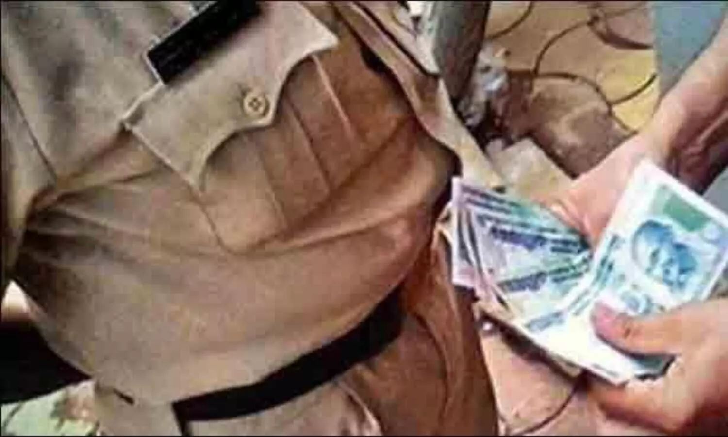 കൈ​ക്കൂ​ലി: മു​​ൻ തൊ​​ട്ടി​​ൽ​​പാ​​ലം എ​സ്.​ഐ​ക്ക് ത​ട​വും പി​ഴ​യും