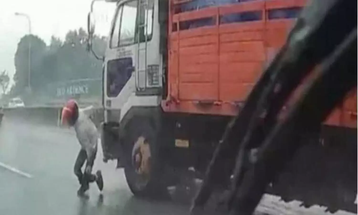 That presence of mind must be acknowledged; Video of a young