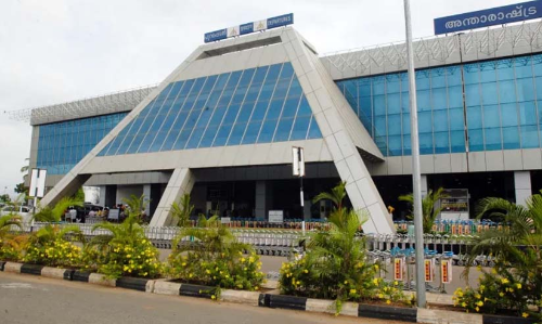 കരിപ്പൂരിന്‍റെ കഴുത്ത് ​​​ഞെരിച്ച് കേന്ദ്രം