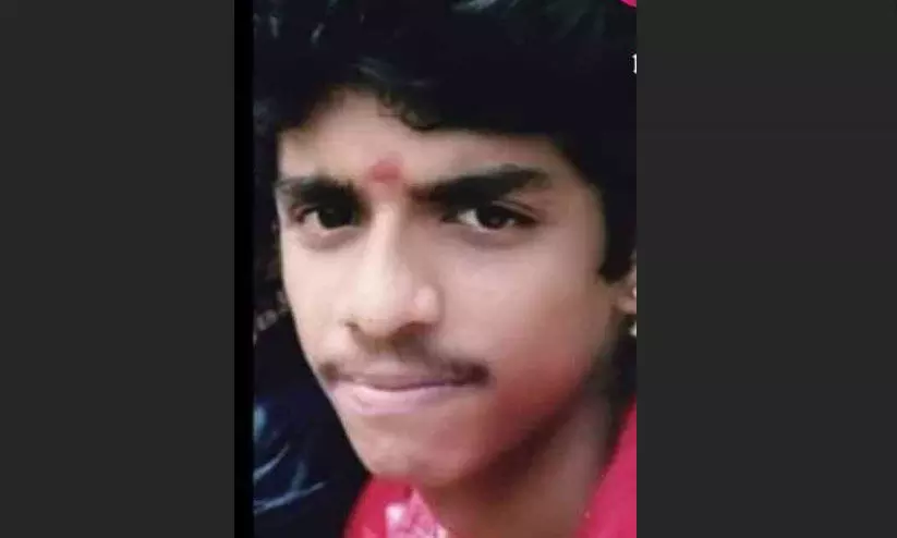 ബ്രേക്ക് നഷ്ടപ്പെട്ട സൈക്കിൾ പോസ്റ്റിലിടിച്ച് വിദ്യാർഥി മരിച്ചു ബ്രേക്ക് നഷ്ടപ്പെട്ട സൈക്കിൾ പോസ്റ്റിലിടിച്ച് വിദ്യാർഥി മരിച്ചു