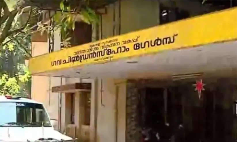 ചിൽഡ്രൻസ് ഹോമിൽ നിന്ന് കാണാതായ പെൺകുട്ടികളിൽ ഒരാളെ മാതാവിനൊപ്പം വിട്ടു ചിൽഡ്രൻസ് ഹോമിൽ നിന്ന് കാണാതായ പെൺകുട്ടികളിൽ ഒരാളെ മാതാവിനൊപ്പം വിട്ടു