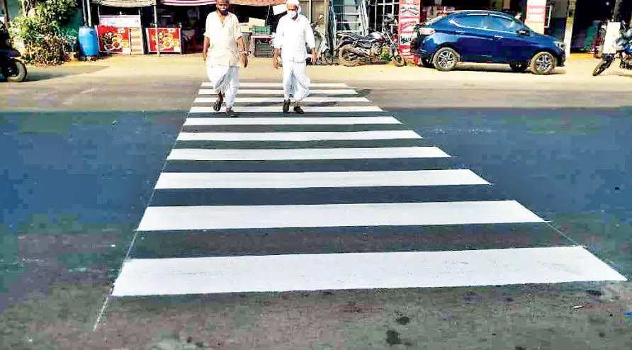 Palakkad- Kulapulli Road In danger zone The zebra line was drawn