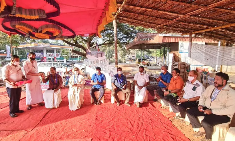 എയിംസ്: നിരാഹാര സമരം 18 ദിവസം പിന്നിട്ടു എയിംസ്: നിരാഹാര സമരം 18 ദിവസം പിന്നിട്ടു