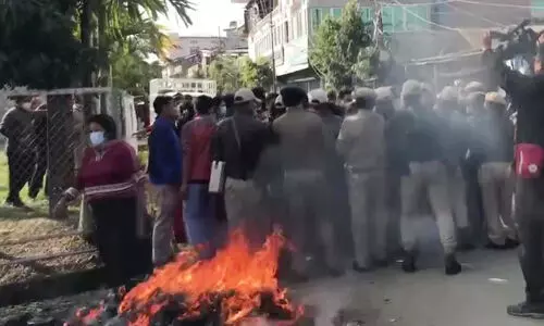 സ്ഥാനാർഥി പട്ടിക: മണിപ്പൂർ ബി.ജെ.പിയിൽ പൊട്ടിത്തെറി, മോദിയുടെയും മുഖ്യമന്ത്രിയുടെ കോലം കത്തിച്ചു, നേതാക്കൾ രാജിവെച്ചു