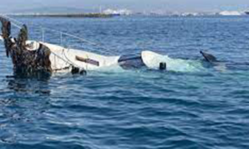 യാട്ട്​ തകർന്ന്​ അപകടത്തിൽപെട്ട കുടുംബത്തെ രക്ഷപ്പെടുത്തി