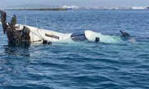 യാട്ട്​ തകർന്ന്​ അപകടത്തിൽപെട്ട കുടുംബത്തെ രക്ഷപ്പെടുത്തി