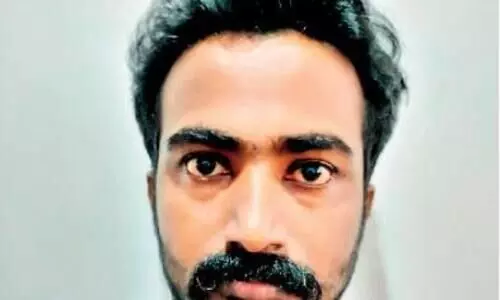 ഓ​ട്ടോയി​ൽ മ​ദ്യ​വി​ൽ​പ​ന; യുവാവ് പി​ടി​യി​ൽ