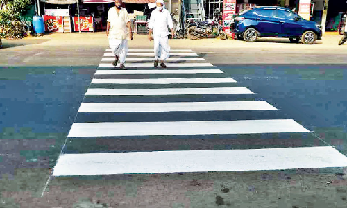 Palakkad- Kulapulli Road In danger zone The zebra line was drawn