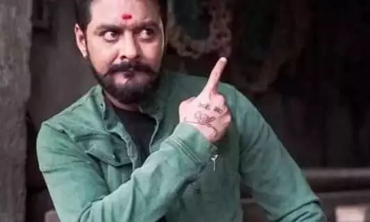 മഹാരാഷ്ട്ര വിദ്യാഭ്യാസ മന്ത്രിയുടെ വീടിന് മുന്നിൽ വിദ്യാർഥികളുടെ പ്രതിഷേധം, യൂട്യൂബർ അറസ്റ്റിൽ