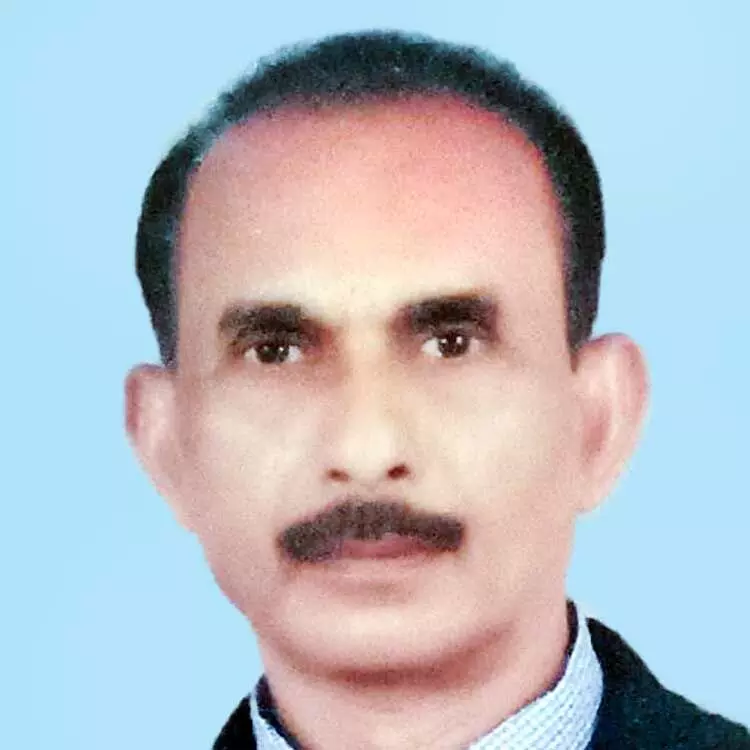 എക്സ്കവേറ്റർ ഇടിച്ച് ഓട്ടോറിക്ഷ യാത്രക്കാരൻ മരിച്ചു; മൂന്ന് പേർക്ക് പരിക്ക്  ഇട റോഡിൽനിന്ന് പ്രധാന റോഡിലേക്ക് പെട്ടെന്ന് ഓടിച്ച് കയറ്റിയ എക്സ്കവേറ്റർ ഓട്ടോറിക്ഷയിൽ ഇടിക്കുകയായിരുന്നു