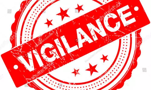 ഡ്രൈ​വി​ങ് ടെ​സ്റ്റ് ഗ്രൗ​ണ്ടി​ൽ വി​ജി​ല​ൻ​സ് മി​ന്ന​ൽ   പ​രി​ശോ​ധ​ന, 29,160 രൂ​പ പി​ടി​കൂ​ടി