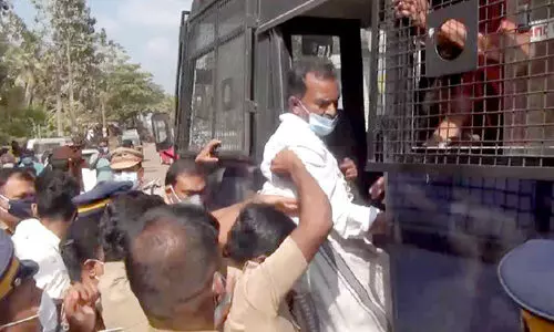 കെ-റെ​യി​ല്‍ സ​ർ​വേ​ക്കി​ടെ ലാ​ത്തി​ച്ചാ​ർ​ജ്​; സം​ഘ​ര്‍ഷം ബോ​ധ​പൂ​ർ​വം സൃ​ഷ്ടി​ച്ച​തെ​ന്ന് ആ​ക്ഷേ​പം